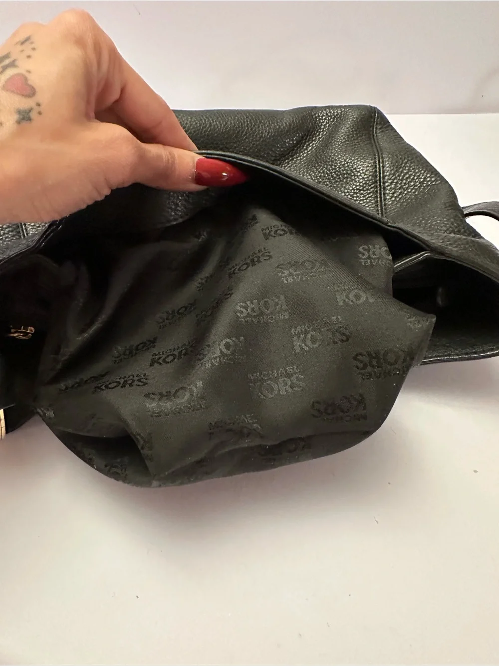 MICHAEL KORS PEBBLED LEATHER • CROSSBODY CLASSIC W/ADJUSTABLE STRAPS PRELOVED